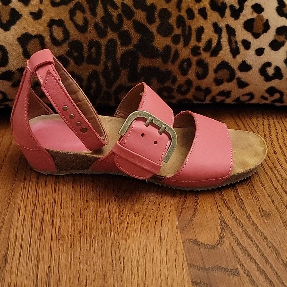 Sergio Tomani | Edina Rojo Sandals in US Size 7.5/European Size 38 - Picture 11 of 16